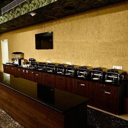 Le Royale Palace Karaikal Bagian luar foto