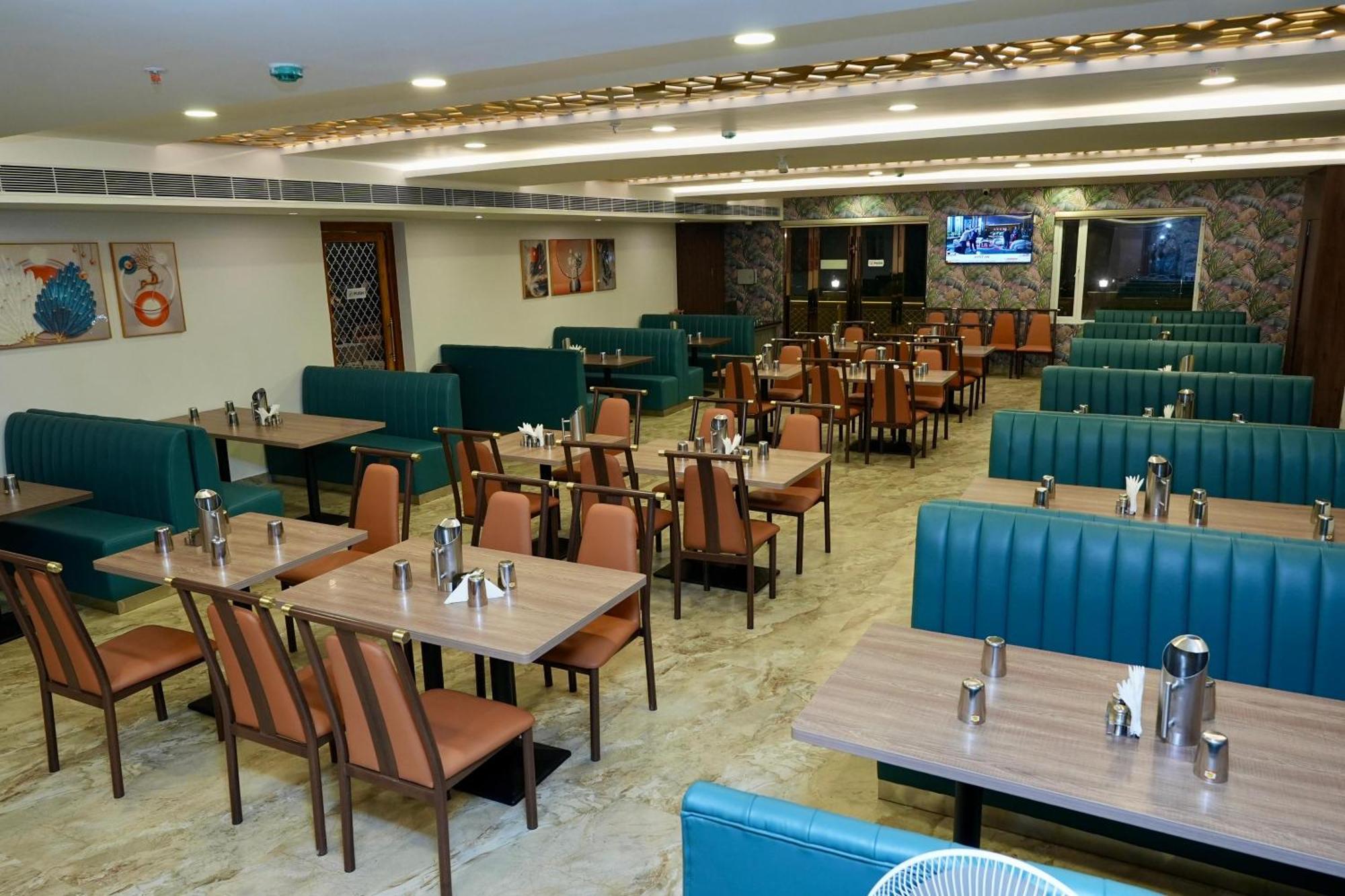 Le Royale Palace Karaikal Bagian luar foto