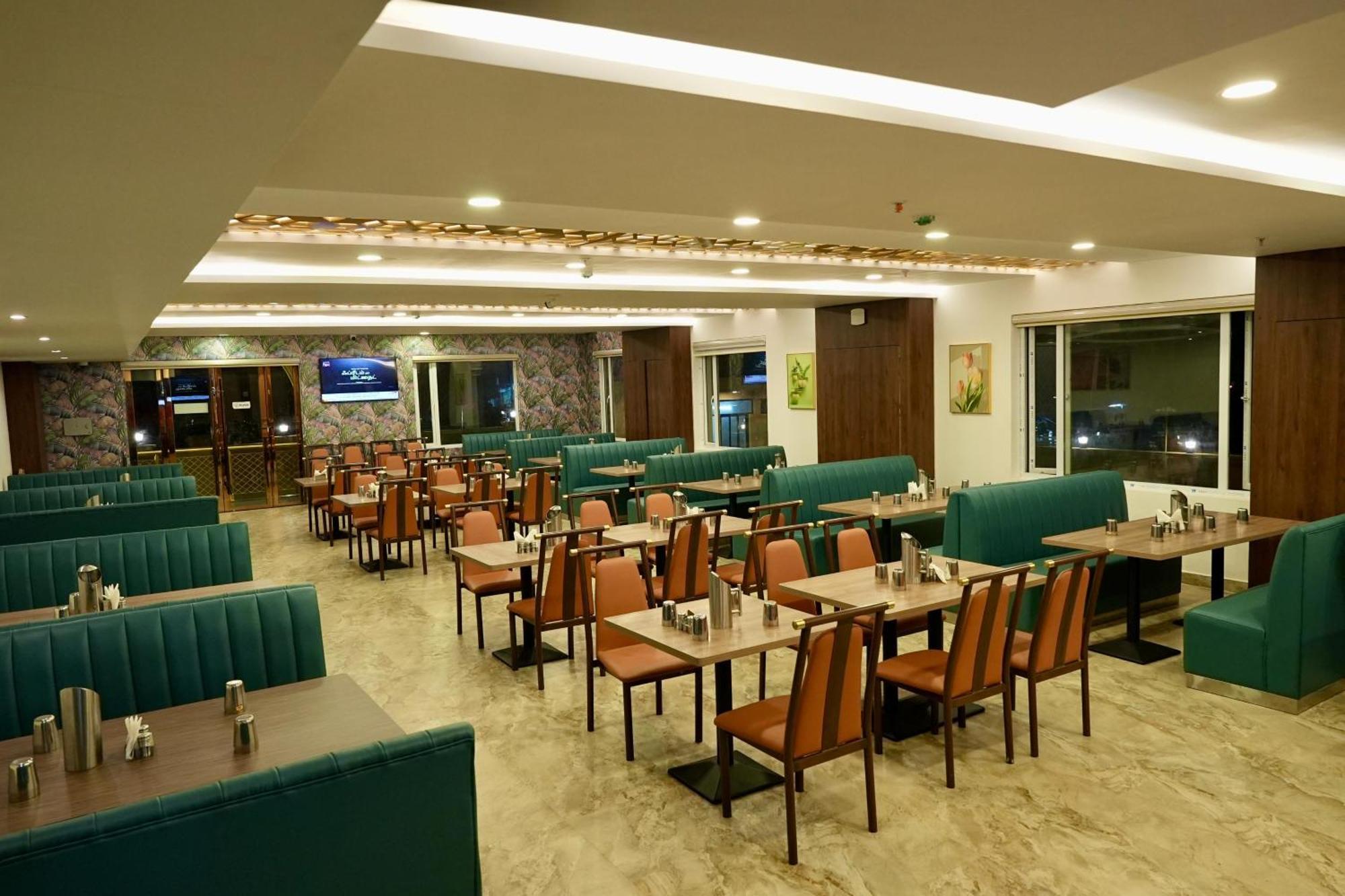 Le Royale Palace Karaikal Bagian luar foto