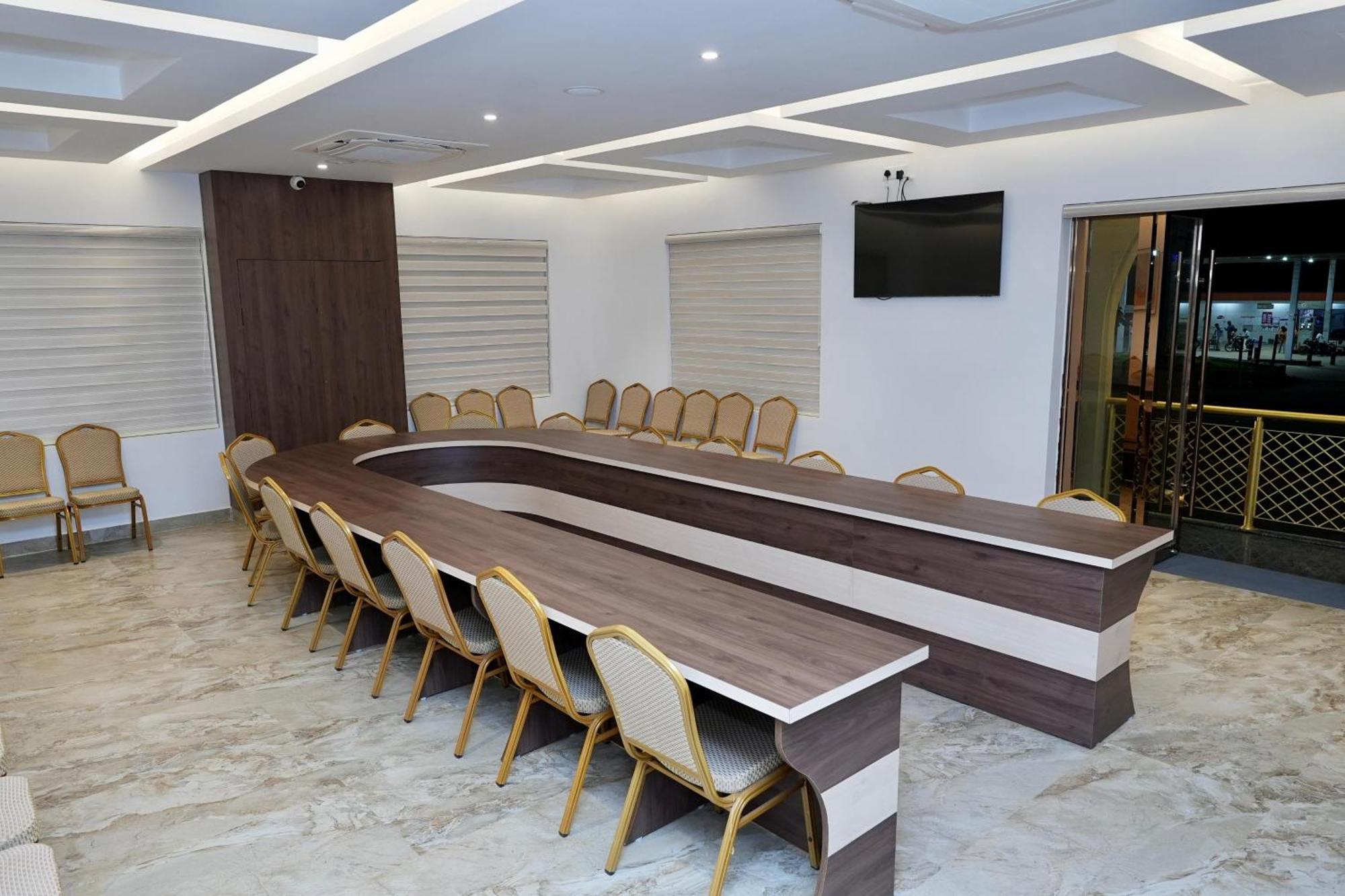 Le Royale Palace Karaikal Bagian luar foto