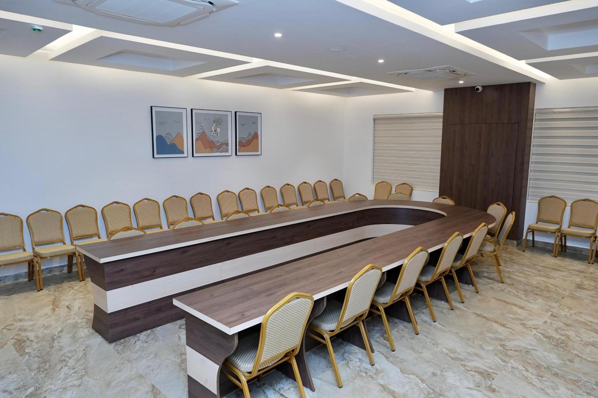 Le Royale Palace Karaikal Bagian luar foto