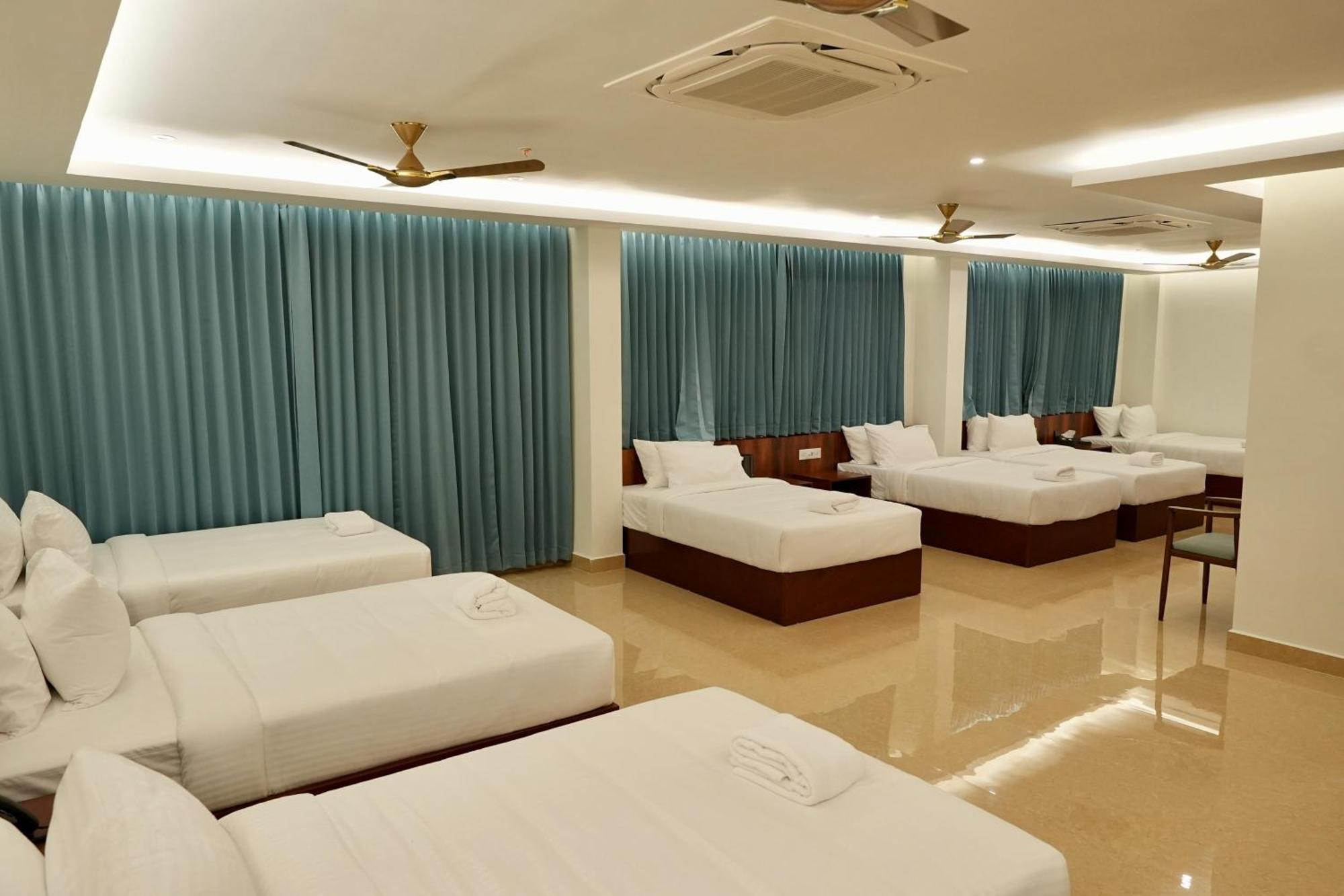 Le Royale Palace Karaikal Bagian luar foto