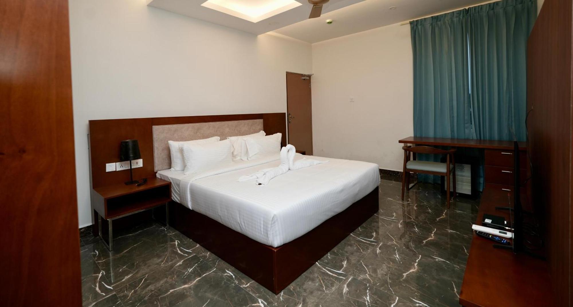 Le Royale Palace Karaikal Bagian luar foto