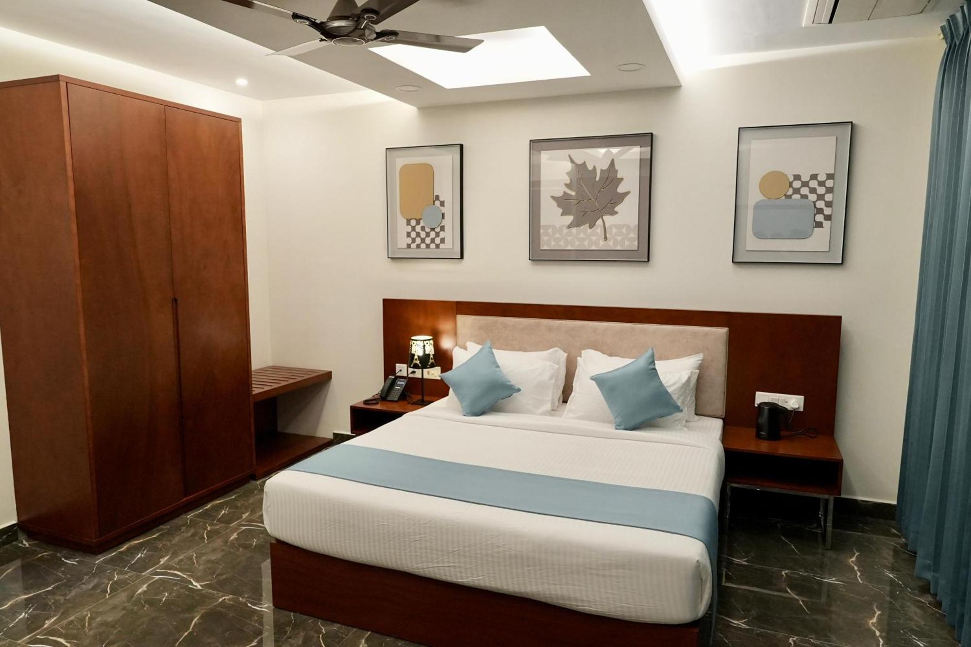 Le Royale Palace Karaikal Bagian luar foto