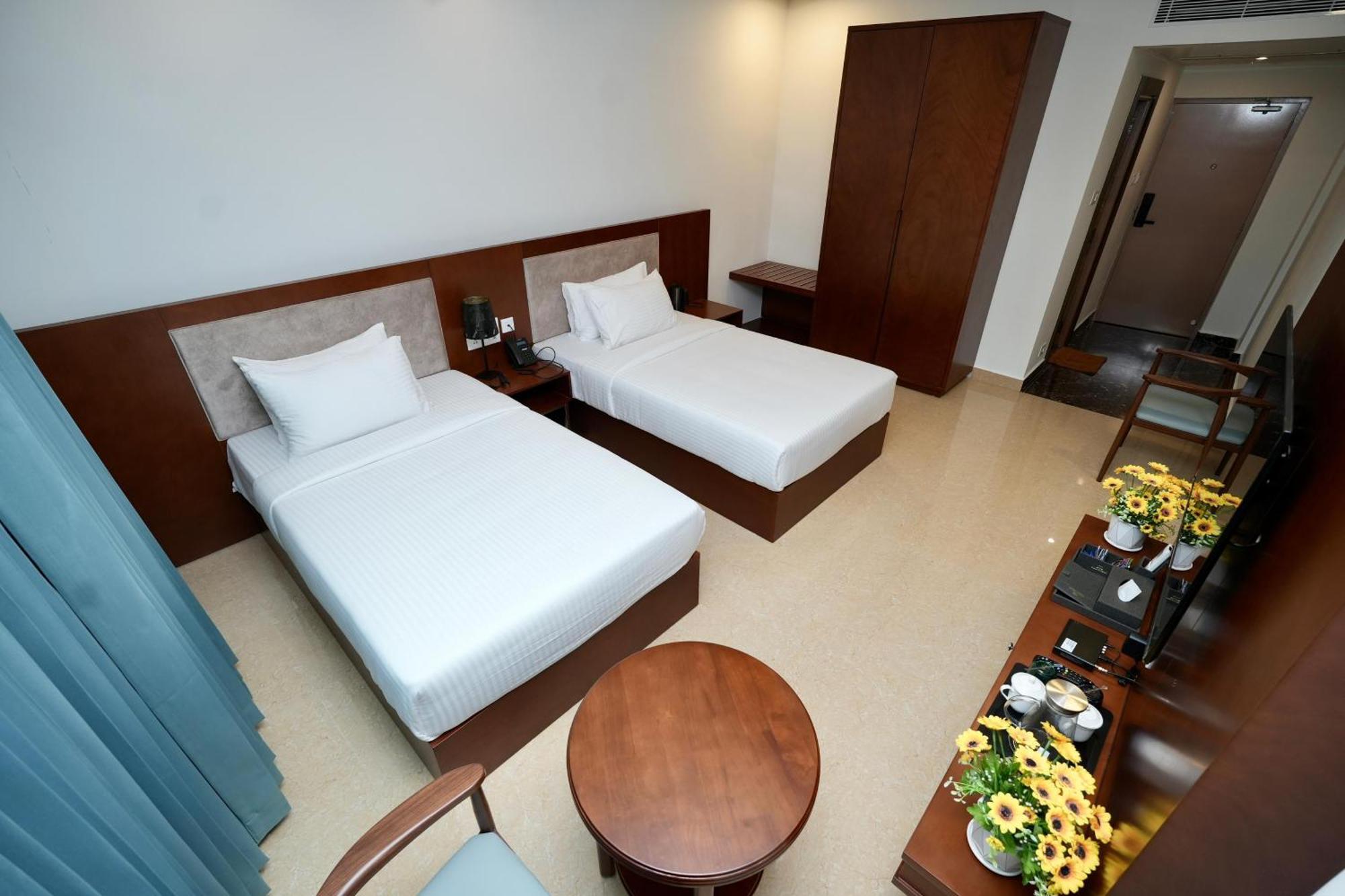 Le Royale Palace Karaikal Bagian luar foto