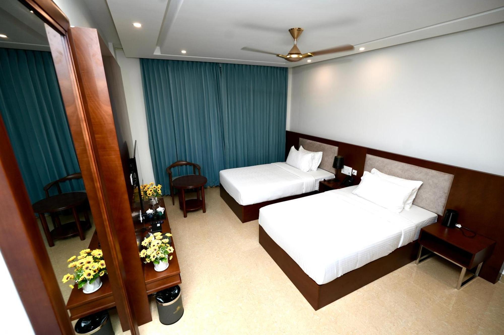 Le Royale Palace Karaikal Bagian luar foto