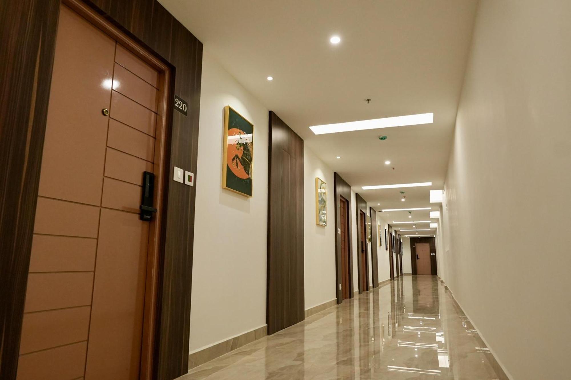 Le Royale Palace Karaikal Bagian luar foto
