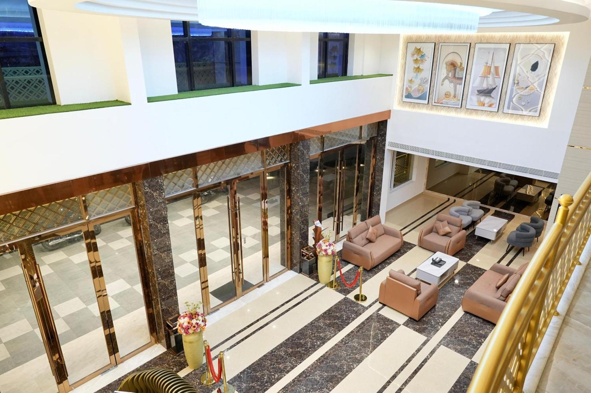 Le Royale Palace Karaikal Bagian luar foto