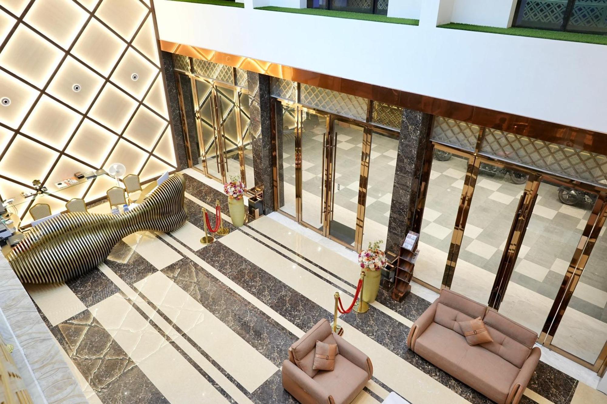 Le Royale Palace Karaikal Bagian luar foto