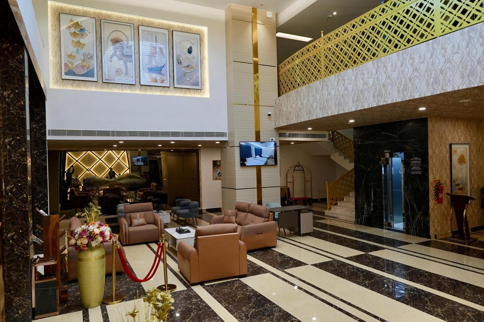 Le Royale Palace Karaikal Bagian luar foto