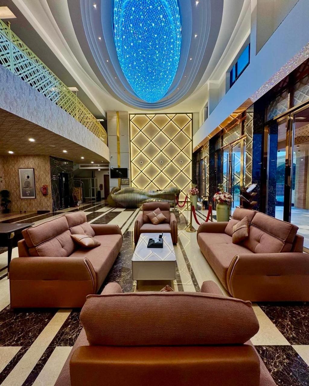 Le Royale Palace Karaikal Bagian luar foto
