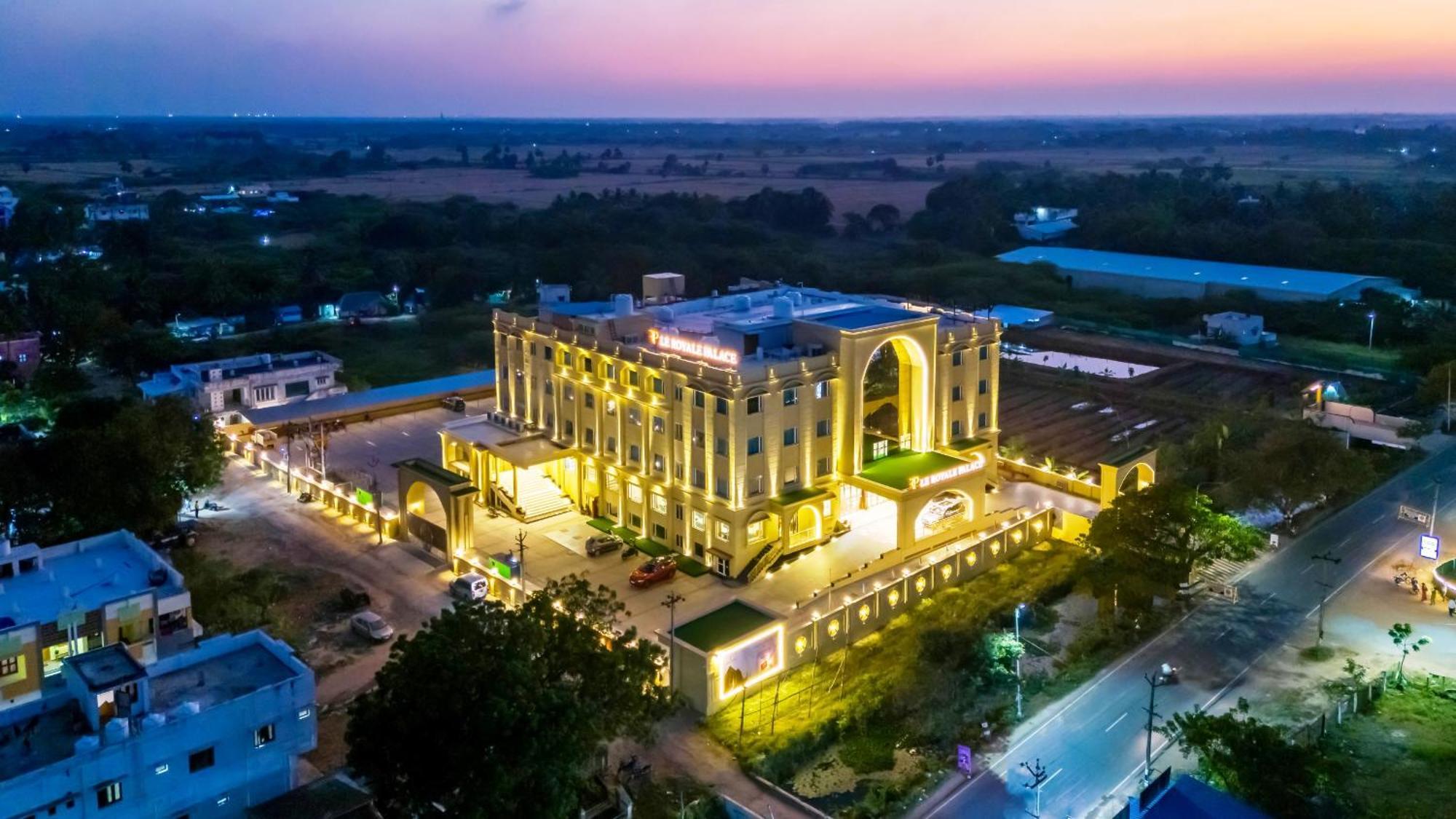Le Royale Palace Karaikal Bagian luar foto