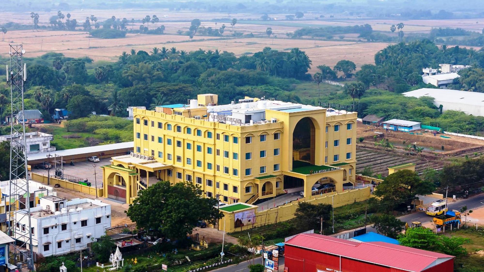 Le Royale Palace Karaikal Bagian luar foto